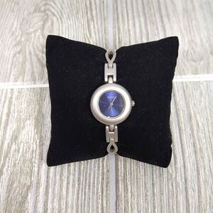 Vintage Guess Womens Silver Tone Chain Link Fashion Watch Blue Face 6.25" Long